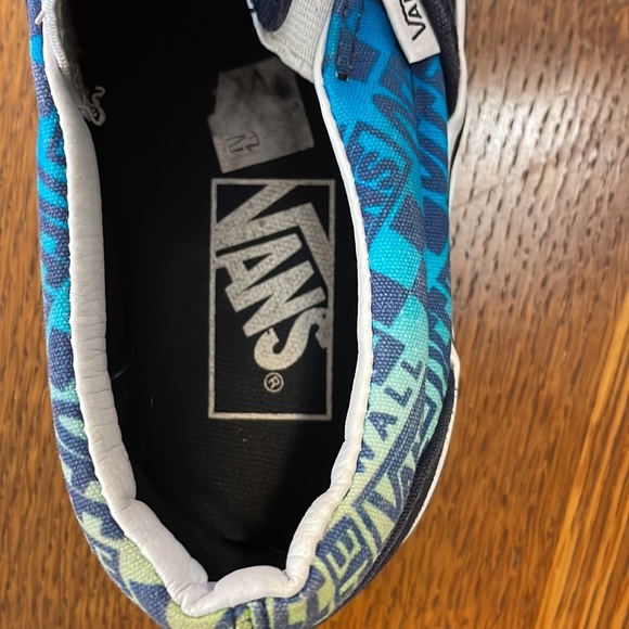 Kids Vans Slip-ons size 4. Only worn once - Picture 4 of 4